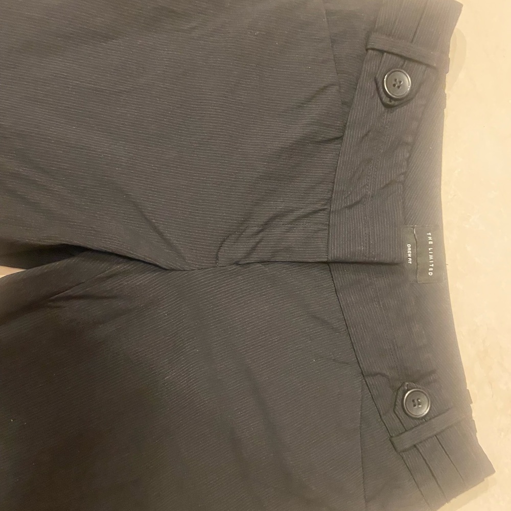 The Limited Black Button and Zip, Drew Fit shorts Size 6 EUC - Picture 6 of 6